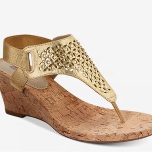 Gold, Cork heel White Mountain sandals excellent condition 😊